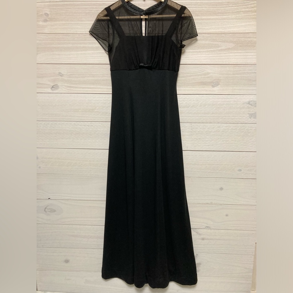 Vintage Style accents Performance, Formal dress size 4